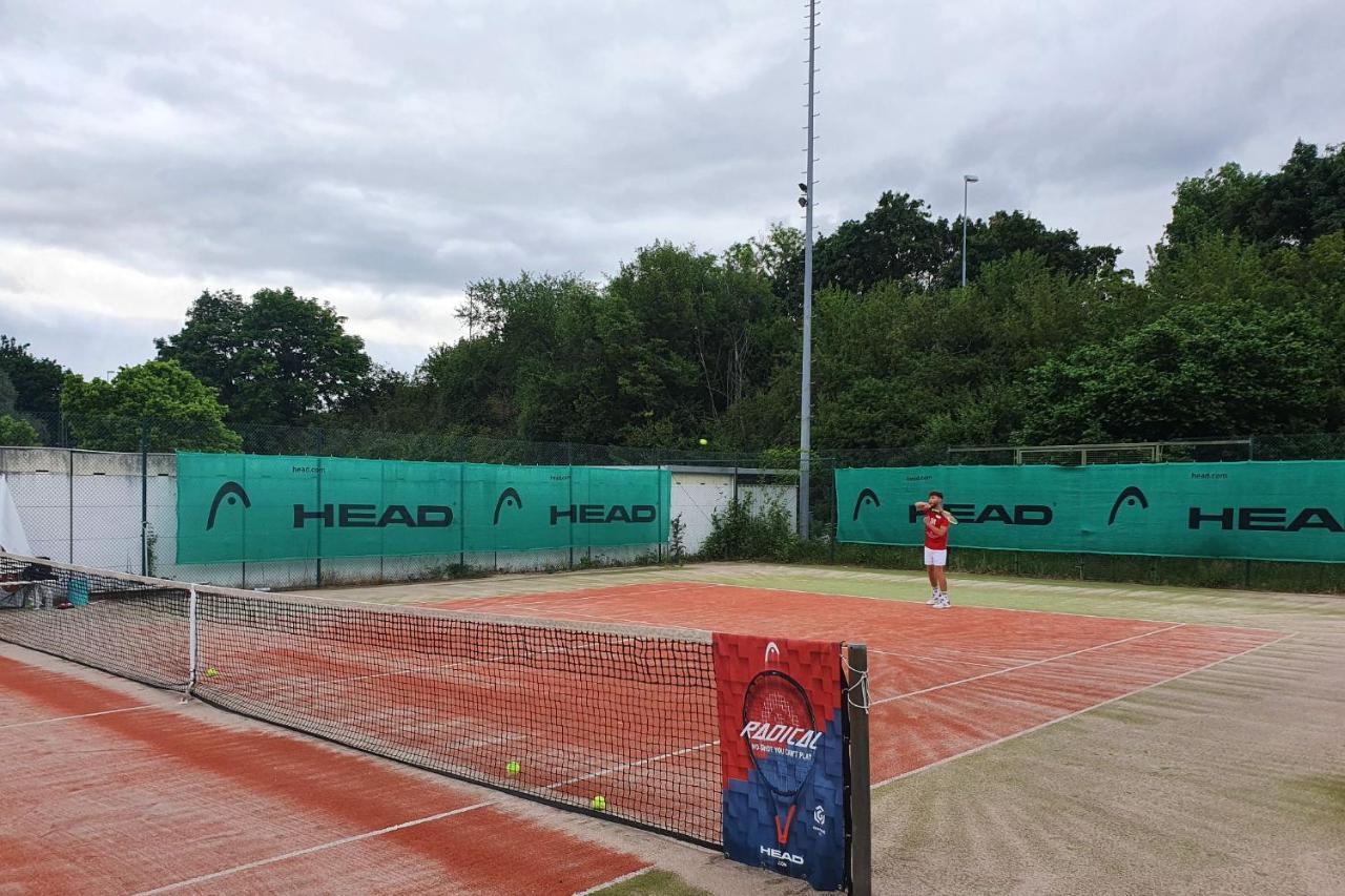 Sport Hotel Кенцинген Экстерьер фото